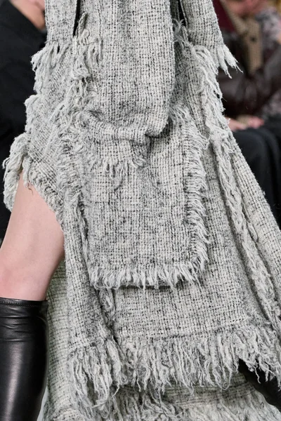 Look 80